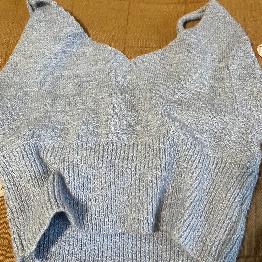 I’m selling a baby blue crop tank top